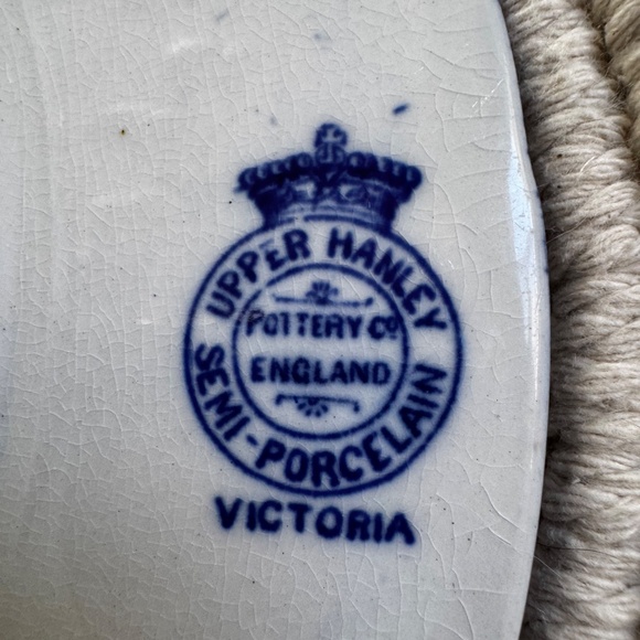 Pre-owned Flow Blue & White 8" Plate. Upper Hanley VICTORIA Pottery of England - Picture 5 of 8
